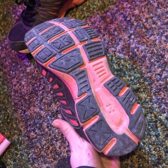 Under armor tennis shoes - Picture 3 of 3